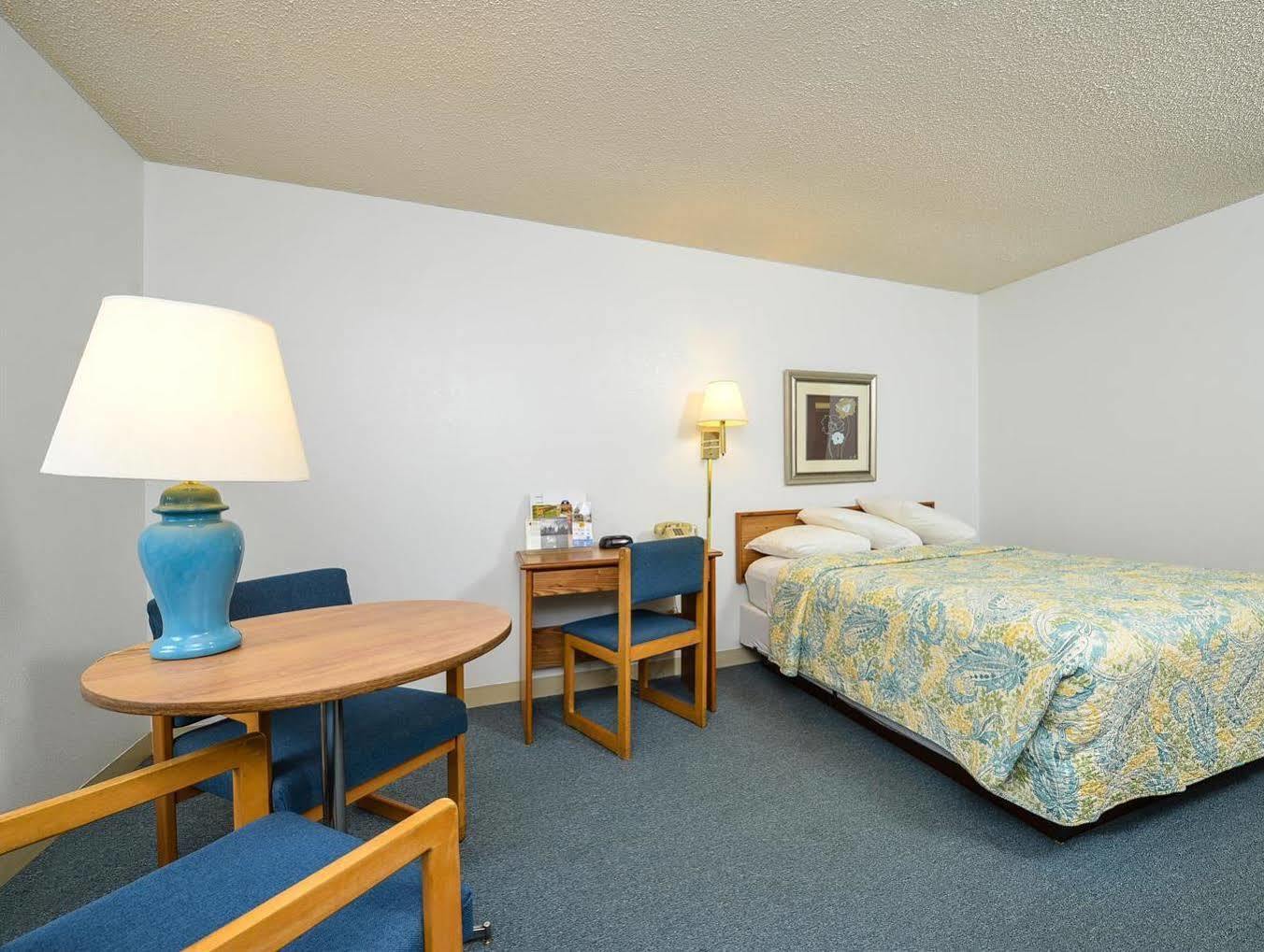 Americas Best Value Inn Wisconsin Rapids Exterior foto